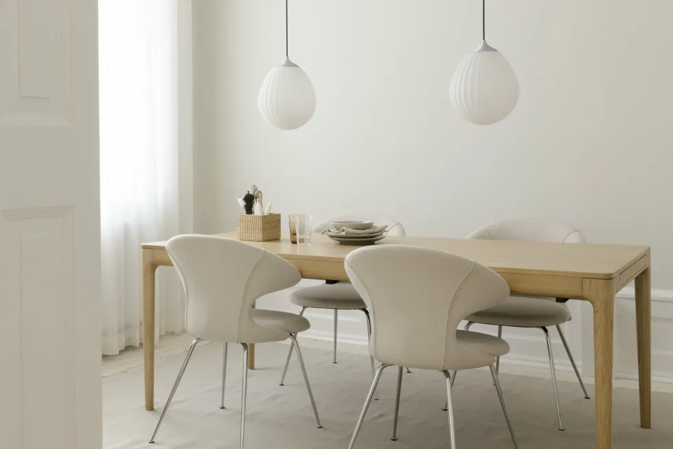 Abat-jour blanc en verre Opale et accroche en acier Around the World - UMAGE