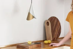 Abat-jour en aluminium doré et blanc Cornet - Umage