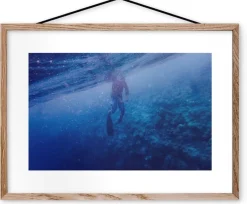 Affiche Grand Bleu encadrée Moebe chêne A3 - Le Renard