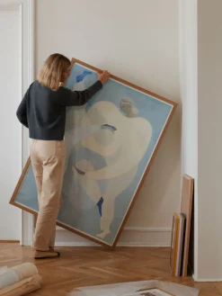 Affiche 100x140cm Hold You Blue - The Poster Club