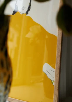Affiche 70x100cm Yellow Dress - The Poster Club