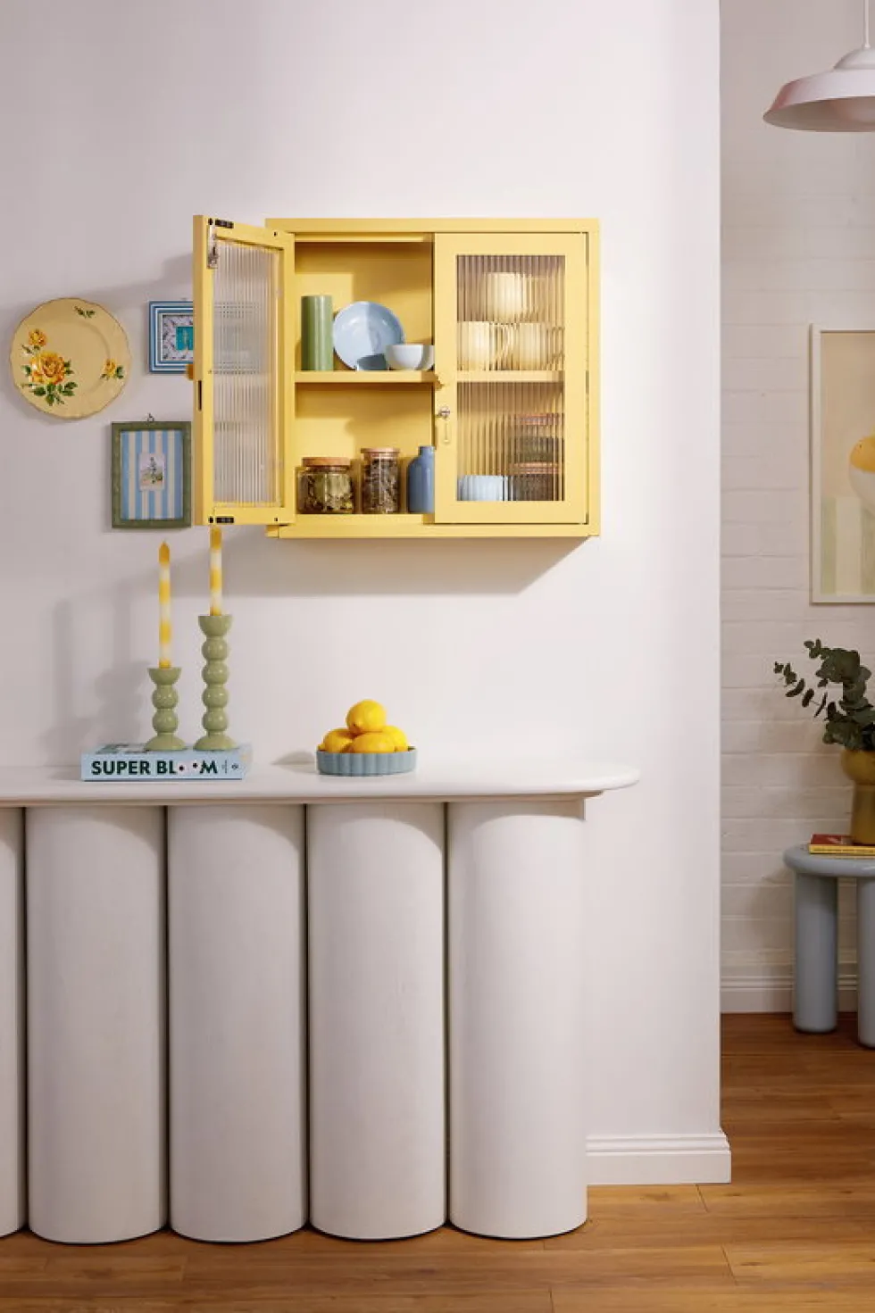 Armoire murale en acier jaune beurre et verre cannelé 60x18x57cm The Kit - Mustard Made