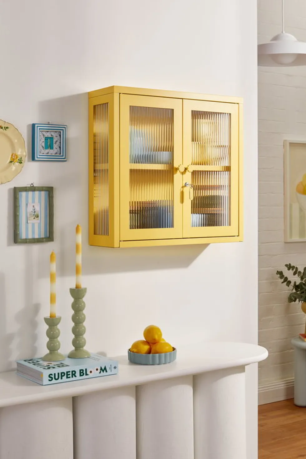 Armoire murale en acier jaune beurre et verre cannelé 60x18x57cm The Kit - Mustard Made