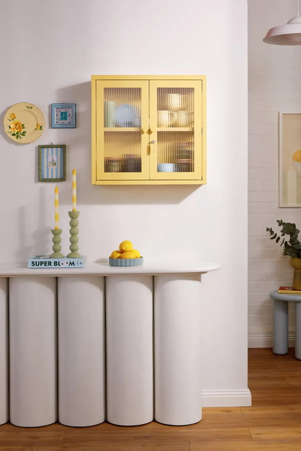 Armoire murale en acier jaune beurre et verre cannelé 60x18x57cm The Kit - Mustard Made