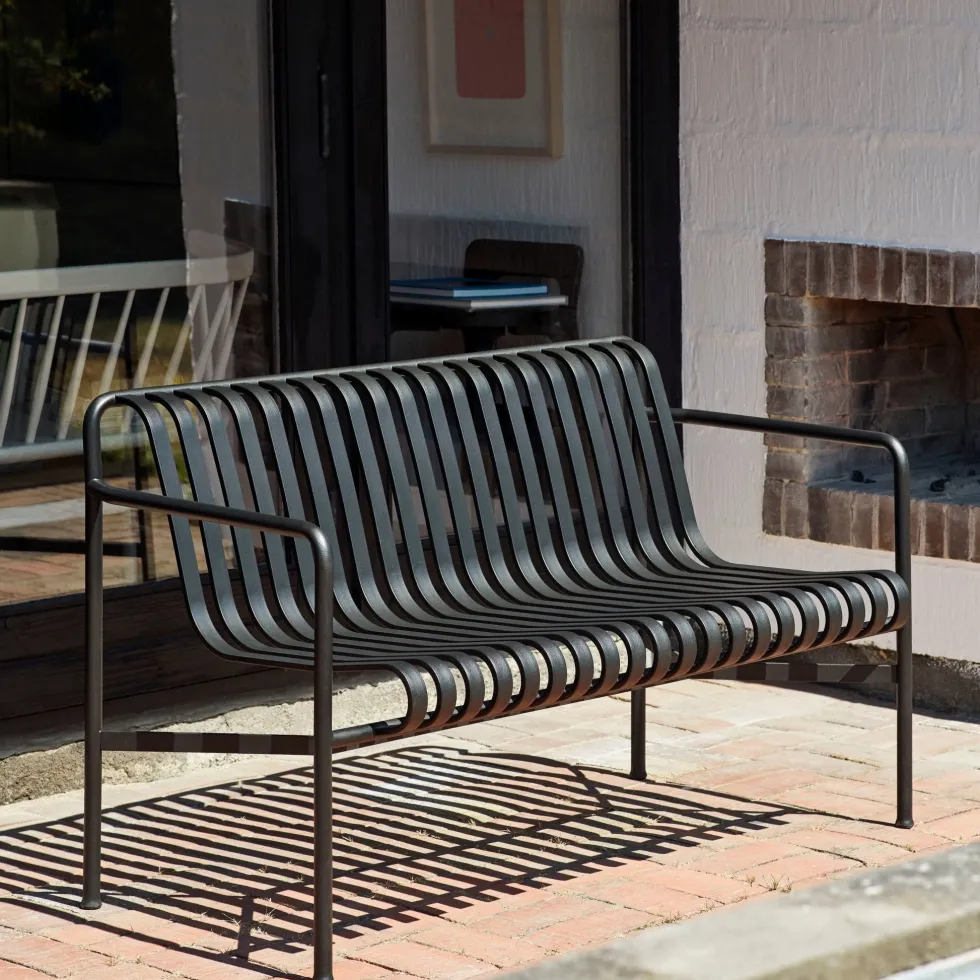 Banc de jardin avec accoudoirs en métal anthracite Palissade - HAY