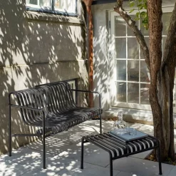 Banc de jardin avec accoudoirs en métal anthracite Palissade - HAY