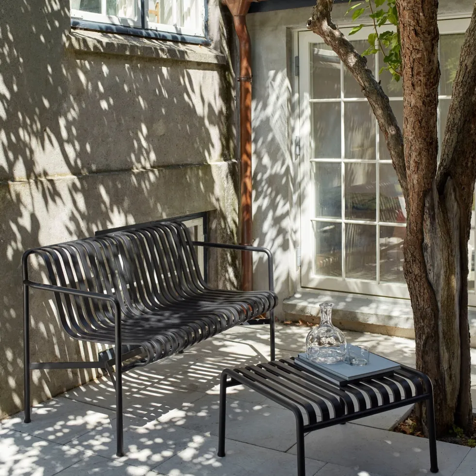 Banc de jardin avec accoudoirs en métal anthracite Palissade - HAY