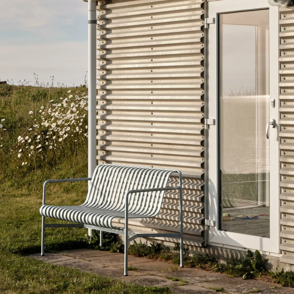 Banc de jardin avec accoudoirs en métal gris galvanisé Palissade - HAY