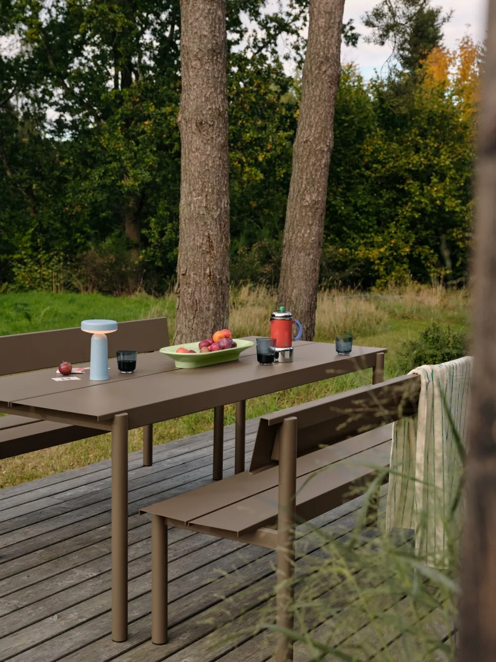 Banc de jardin avec dossier en acier orange 170x34cm Linear - Muuto