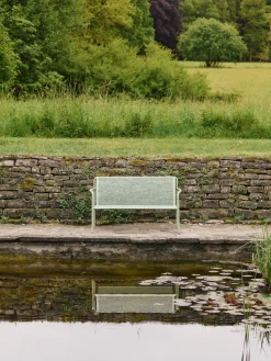 Banc de jardin vert pâle en acier électro-galvanisé 131x75cm Dapple lounge - Ferm living