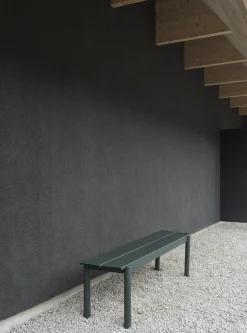 Banc d'extérieur en acier vert foncé 110 x 34 cm Linear - Muuto