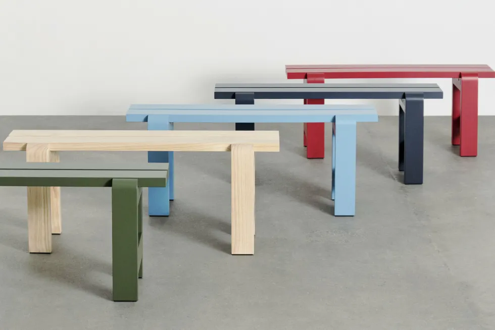 Banc en pin laqué bleu azure 111 x 23 x 45 cm Weekday - Hay