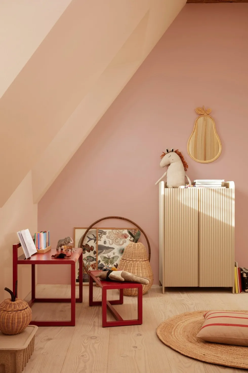 Banc pour enfant en bois de frêne rouge 62x30x30cm Little Architect - Ferm Living