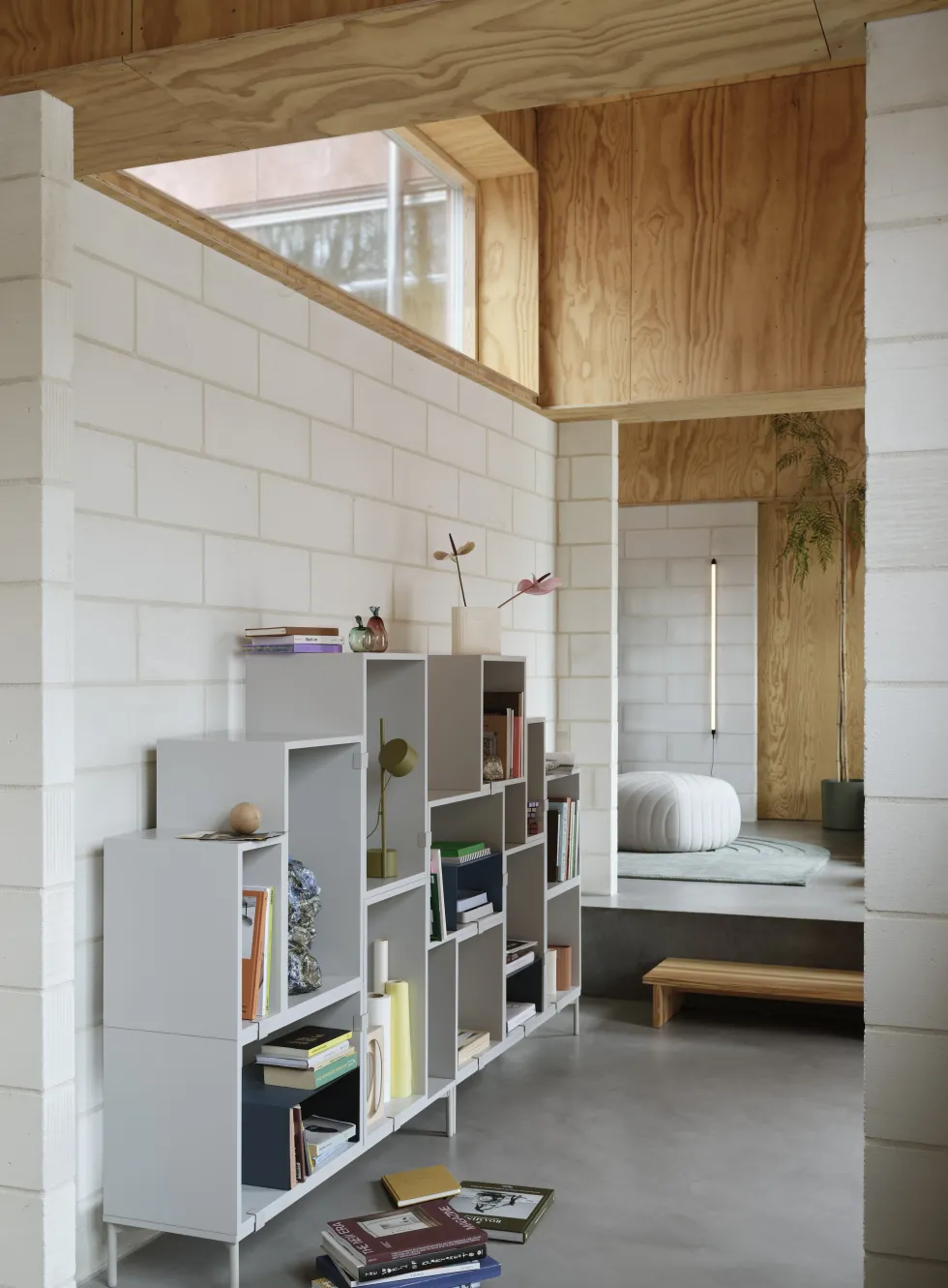 Bibliothèque en bois mdf gris 262x148cm Stacked Configuration 3 - Muuto