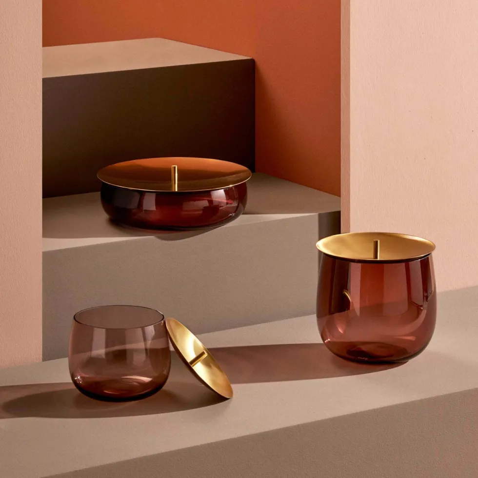 Boîte de rangement Beret en verre ambré moyen avec couvercle en laiton Nude Glass