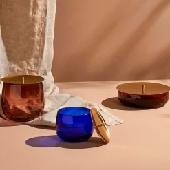 Boîte de rangement pour béret bleu cobalt avec couvercle en laiton Nude Glass