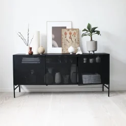 Buffet avec grille - Kristina Dam Studio