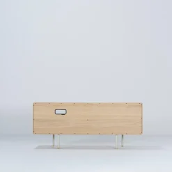 Buffet bas en chêne blanchi huilé et tiroirs en linoléum gris 45 x 150 cm Fina - Gazzda