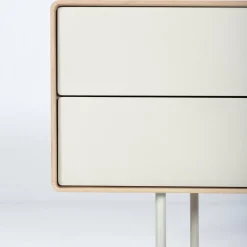 Buffet bas en chêne blanchi huilé et tiroirs en linoléum gris 45 x 150 cm Fina - Gazzda
