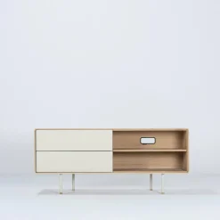 Buffet bas en chêne blanchi huilé et tiroirs en linoléum gris 45 x 150 cm Fina - Gazzda