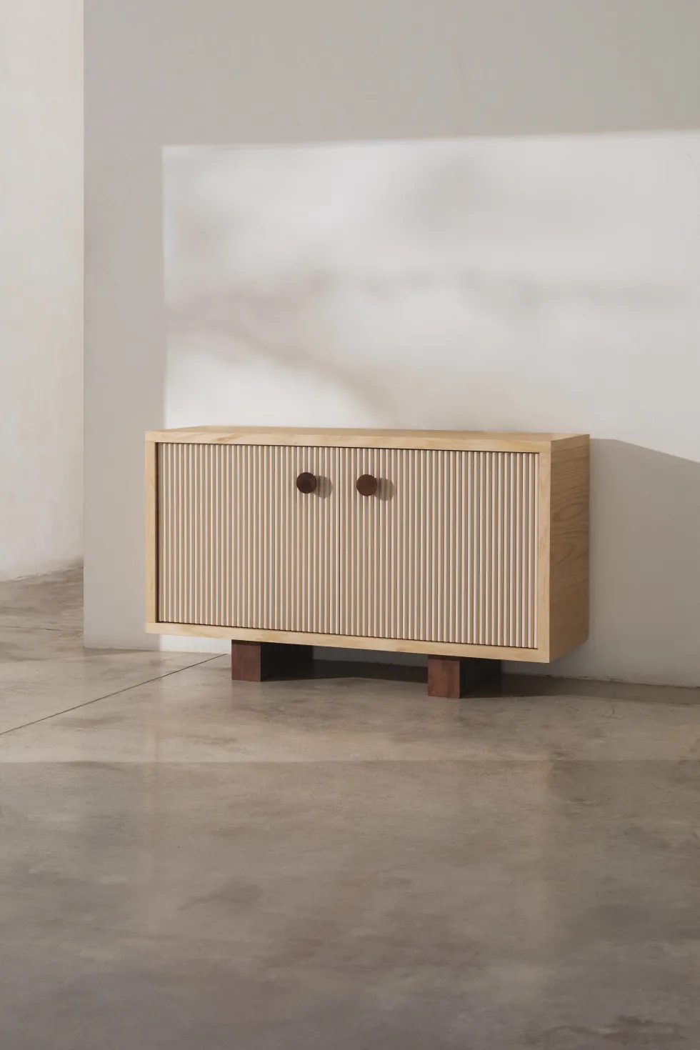 Buffet en bois massif d'hévéa et frêne naturel 120x40x70cm Heju x Nobodinoz - Nobodinoz