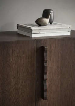 Buffet en chêne marron foncé 146 x 50 cm Unda - Ferm Living