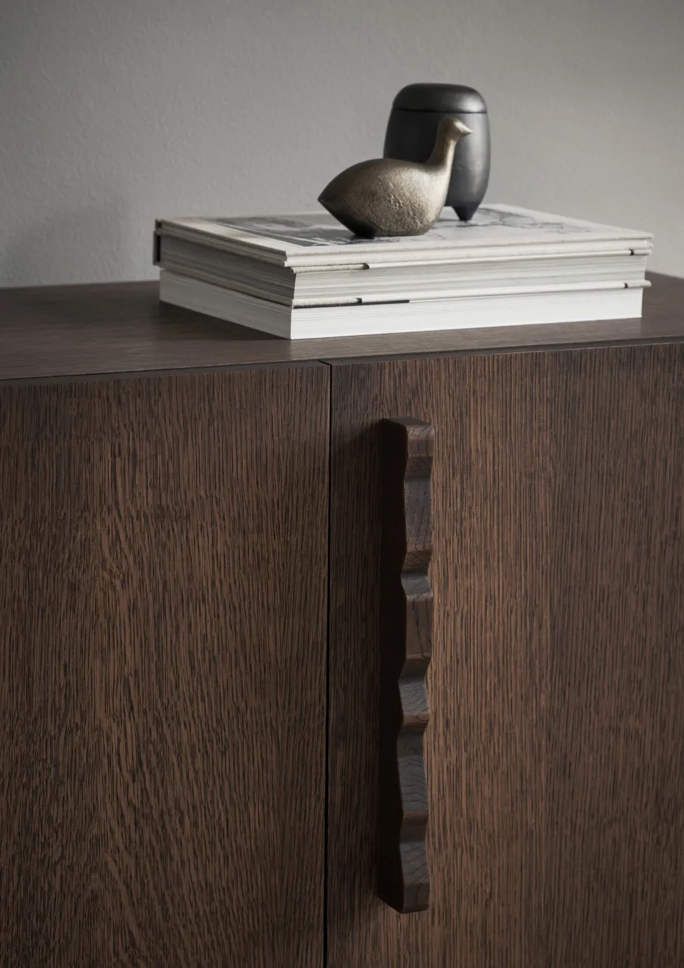 Buffet en chêne marron foncé 146 x 50 cm Unda - Ferm Living