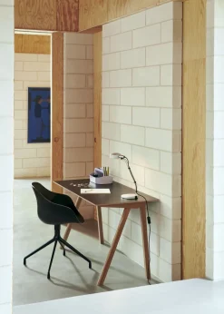 Bureau en bois de chêne laqué bleu foncé et linoléum bleu fumé 130x65x74cm CPH 90 2.0 - Hay