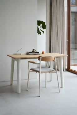 Bureau en chêne éco-certifié 130 x 70 cm piètements blanc crème New Modern -Tiptoe