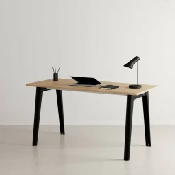 Bureau en chêne éco-certifié 150 x 70 cm piètements noirs New Modern -Tiptoe