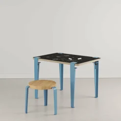 Bureau enfant blanc et bleu ardoise 70 x 50 cm Vice Versa et tabouret chêne bleu Mini Lou - Tiptoe