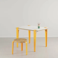 Bureau enfant blanc et jaune ardoise 70 x 50 cm Vice Versa et tabouret chêne jaune Mini Lou - Tiptoe