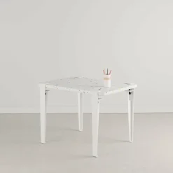 Bureau enfant plastique recyclé 70 x 50 cm blanc Tutti Frutti et tabouret blanc Mini Lou - Tiptoe