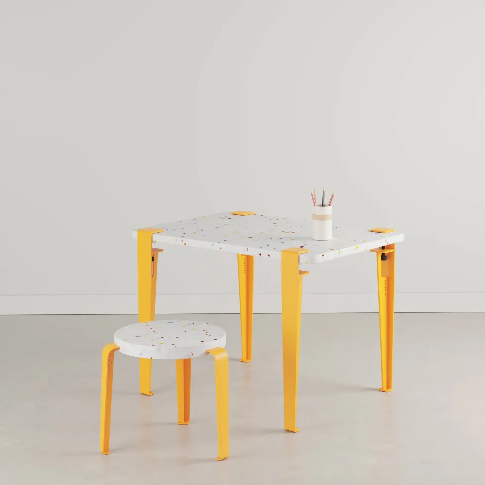 Bureau enfant plastique recyclé 70 x 50 cm jaune Tutti Frutti et tabouret jaune Mini Lou - Tiptoe