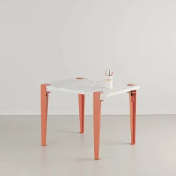 Bureau enfant plastique recyclé 70 x 50 cm rose Tutti Frutti et tabouret rose Mini Lou - Tiptoe