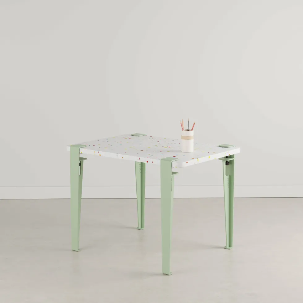 Bureau enfant plastique recyclé 70 x 50 cm vert Tutti Frutti et tabouret vert Mini Lou - Tiptoe