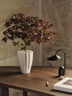 Bureau en hêtre teinté foncé 90x73,9cm Tarn - Ferm Living