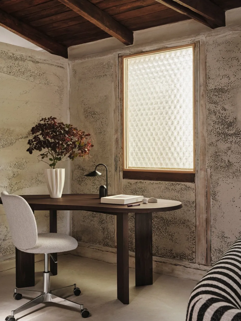 Bureau en hêtre teinté foncé 90x73,9cm Tarn - Ferm Living