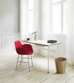 Bureau en stratifié blanc Journal blanc - Normann Copenhagen