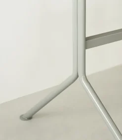 Bureau gris en bois de pin foncé 150 x 75 cm Kip - Normann Copenhagen
