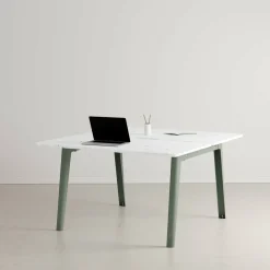 Bureau open-space en plastique recyclé 130 x 140 cm piètements gris eucalyptus New Modern - Tiptoe