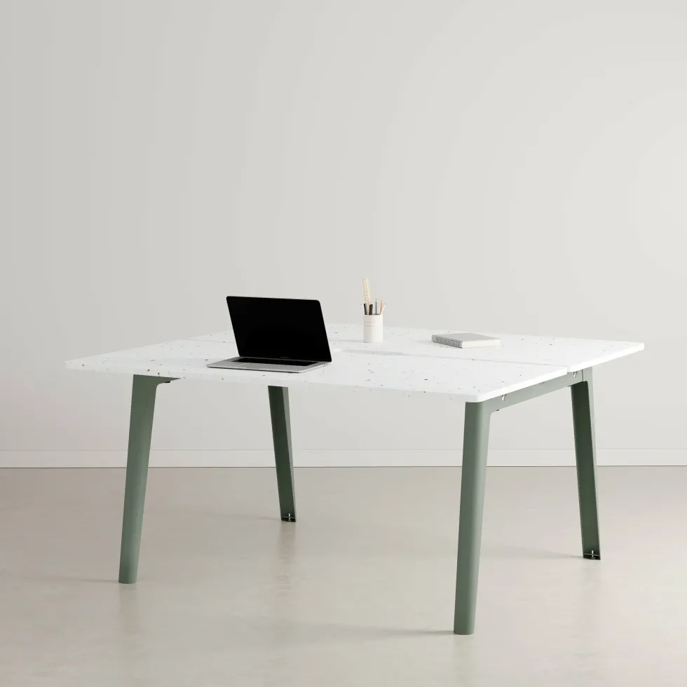 Bureau open-space en plastique recyclé 150 x 140 cm piètements gris eucalyptus New Modern - Tiptoe