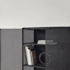 Cabinet avec grille - Kristina Dam Studio