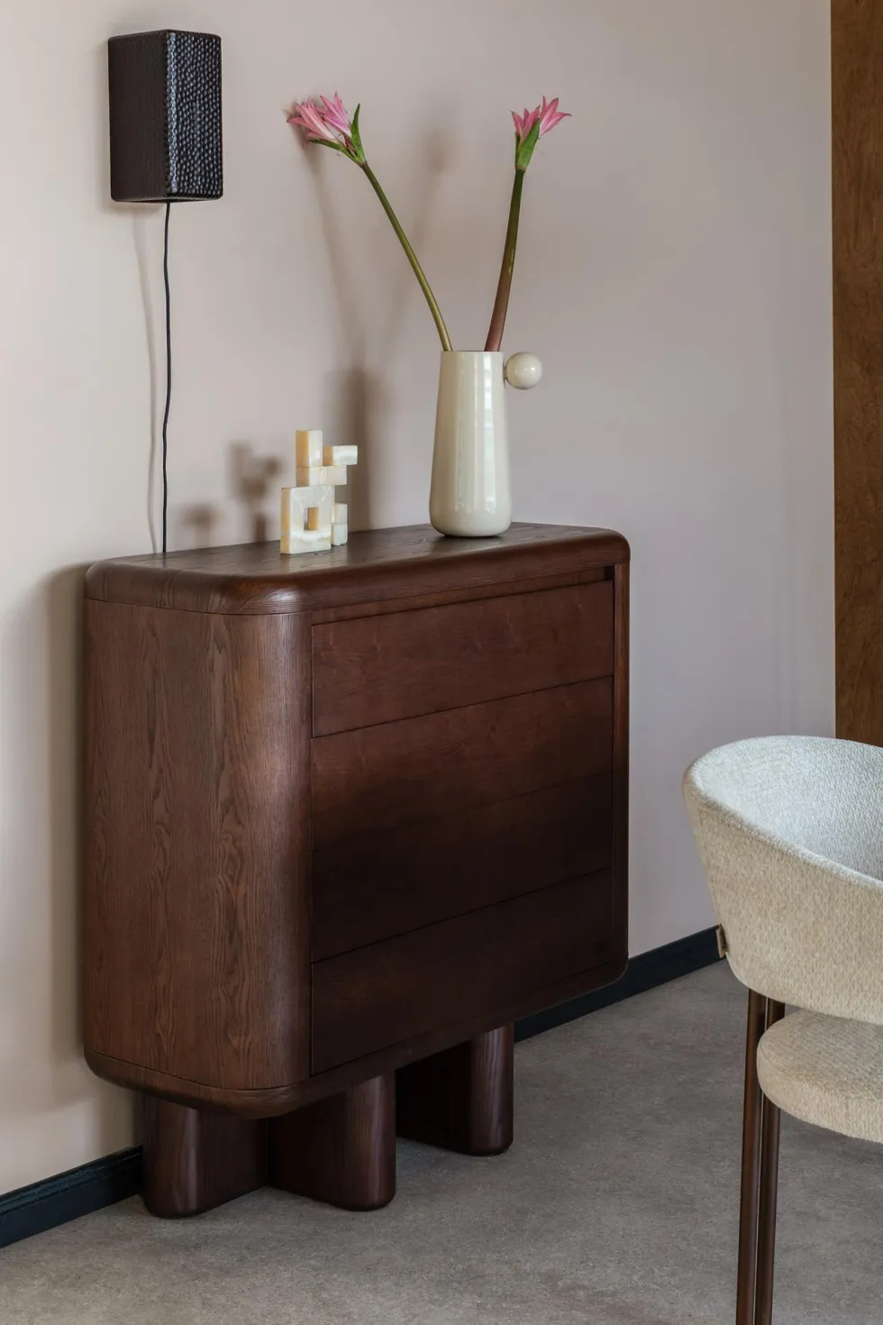 Cabinet en placage en frêne marron 40x100x98cm Herman - Dutchbone