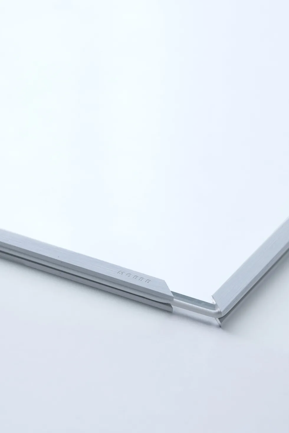 Cadre design à suspendre Frame Chrome A2 - Moebe