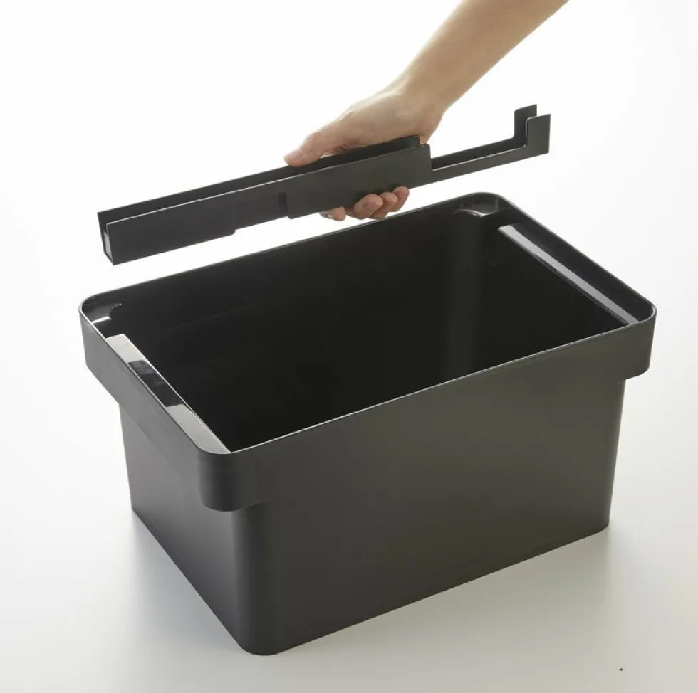 Caisse à pain noire avec porte-couteau Tower - Yamazaki