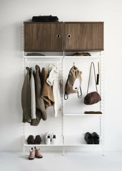 Caisson en bois blanc avec porte battante - String furniture