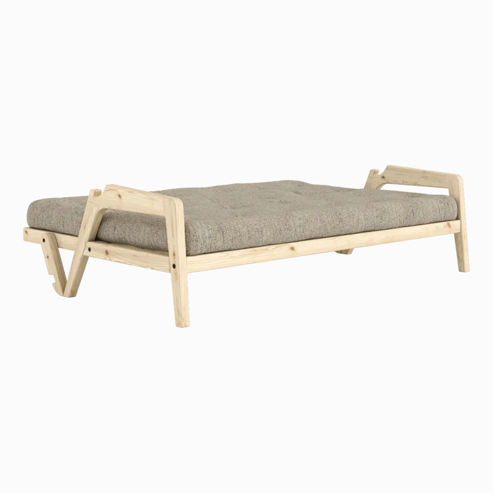 Canapé convertible en pin avec son matelas futon warm sand Grab - Karup Design