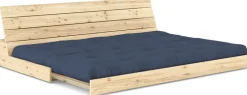 Canapé convertible en pin naturel laqué et matelas bleu marine 196x110x72 cm Base - Karup Design