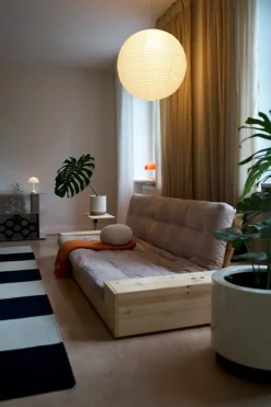 Canapé convertible en pin 244x166cm avec son futon sand et ses deux rangements Base - Karup Design